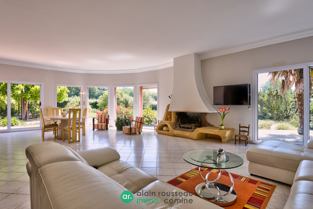 Maison 287m² – 
BAUNE