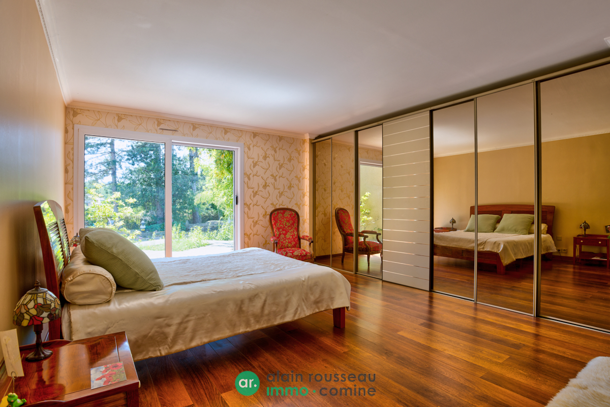 Maison 287m² – 
BAUNE