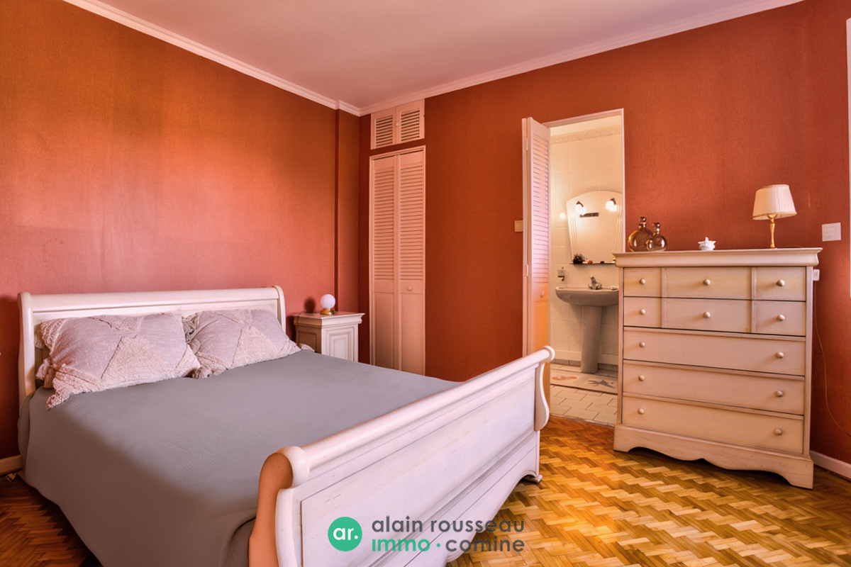 Maison 287m² – 
BAUNE
