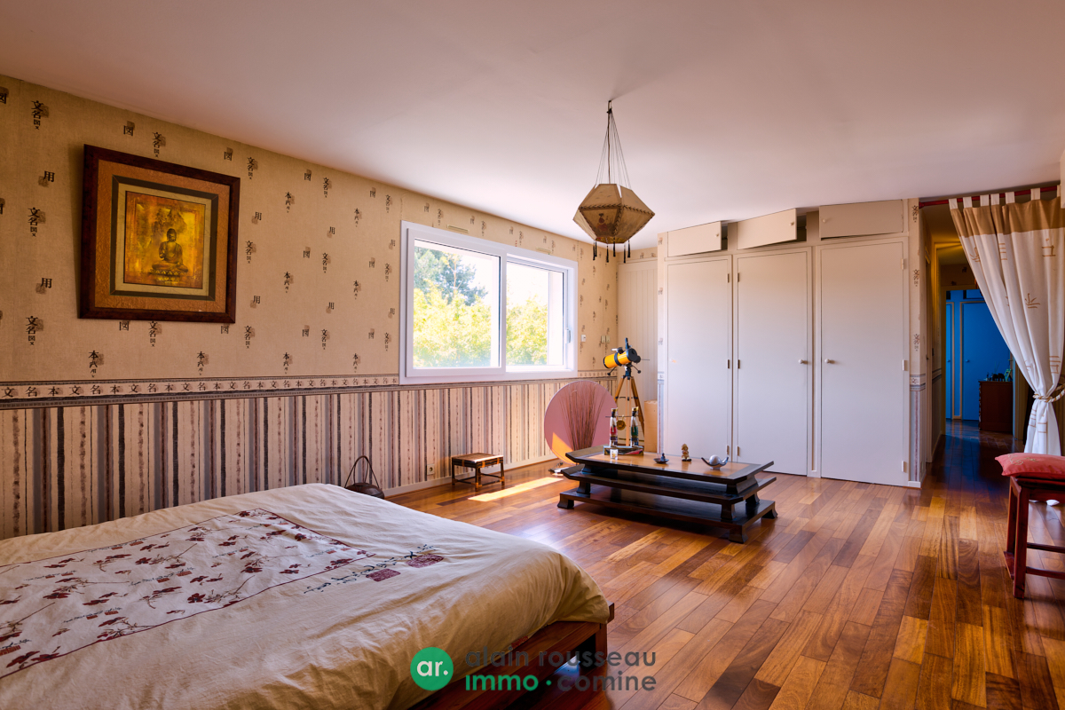 Maison 287m² – 
BAUNE
