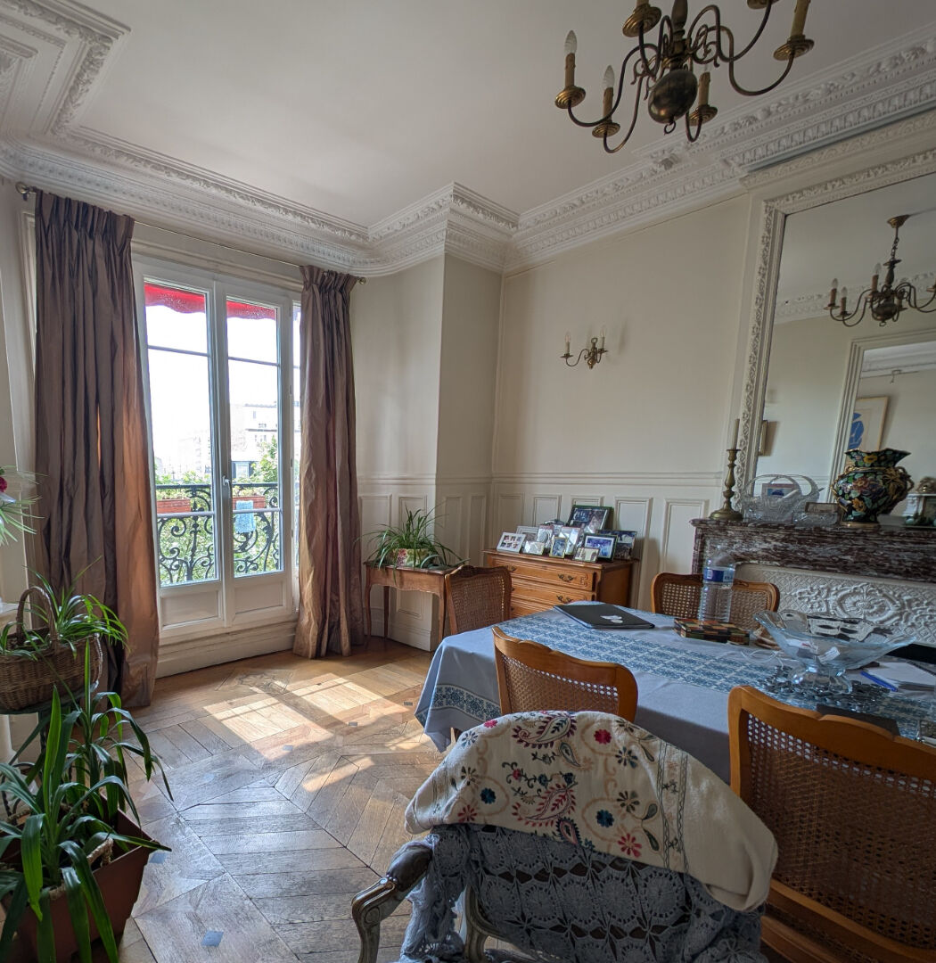 Appartement 90.59m² – 
PARIS