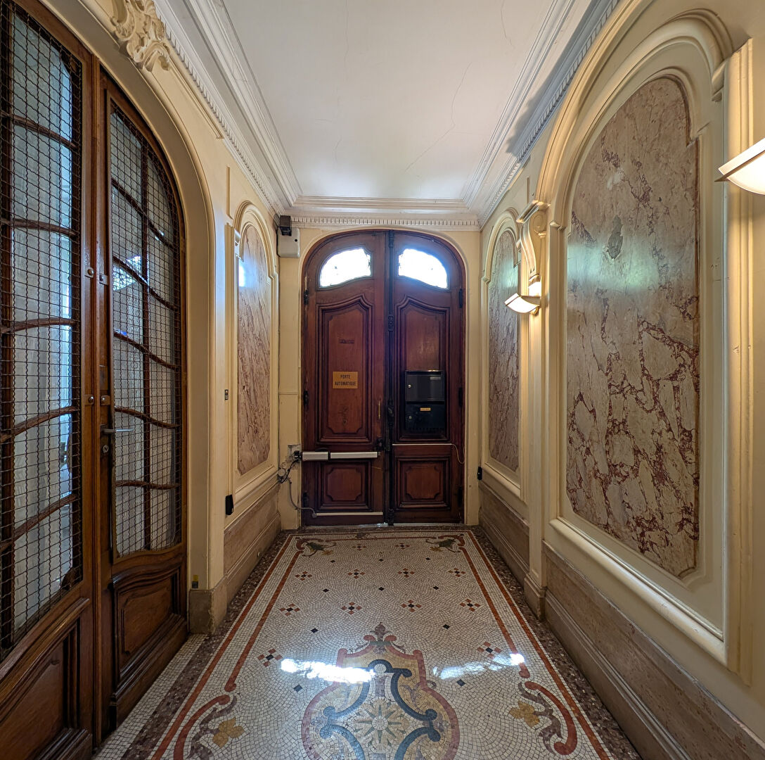 Appartement 90.59m² – 
PARIS