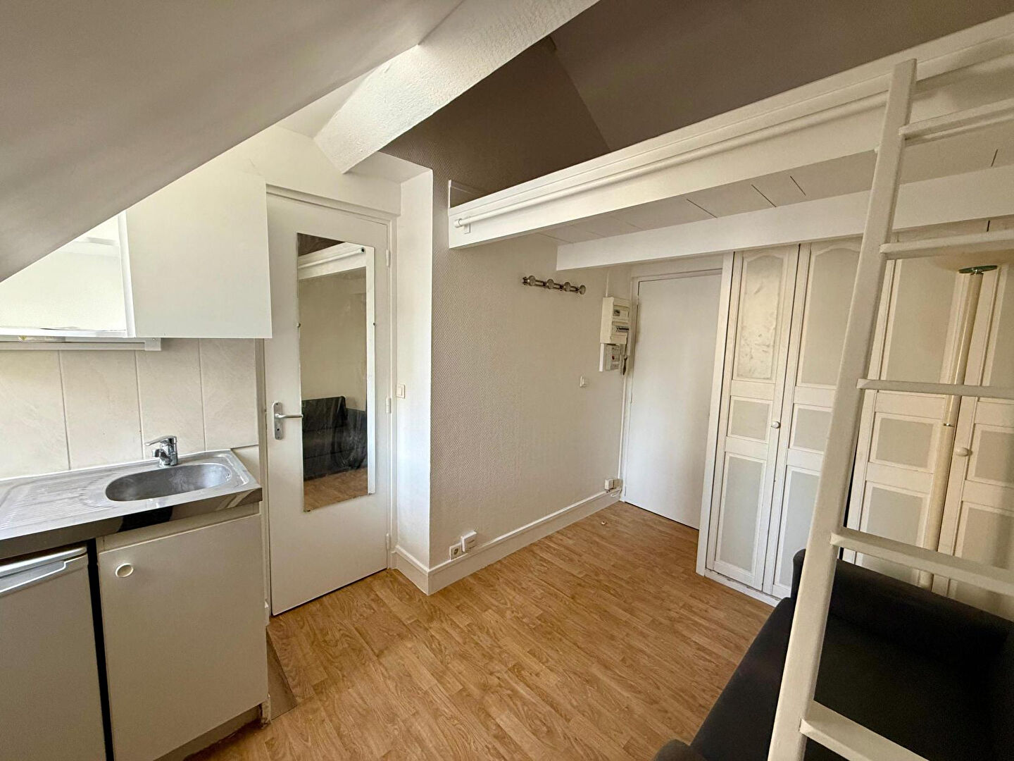 Appartement 25m² – 
PARIS