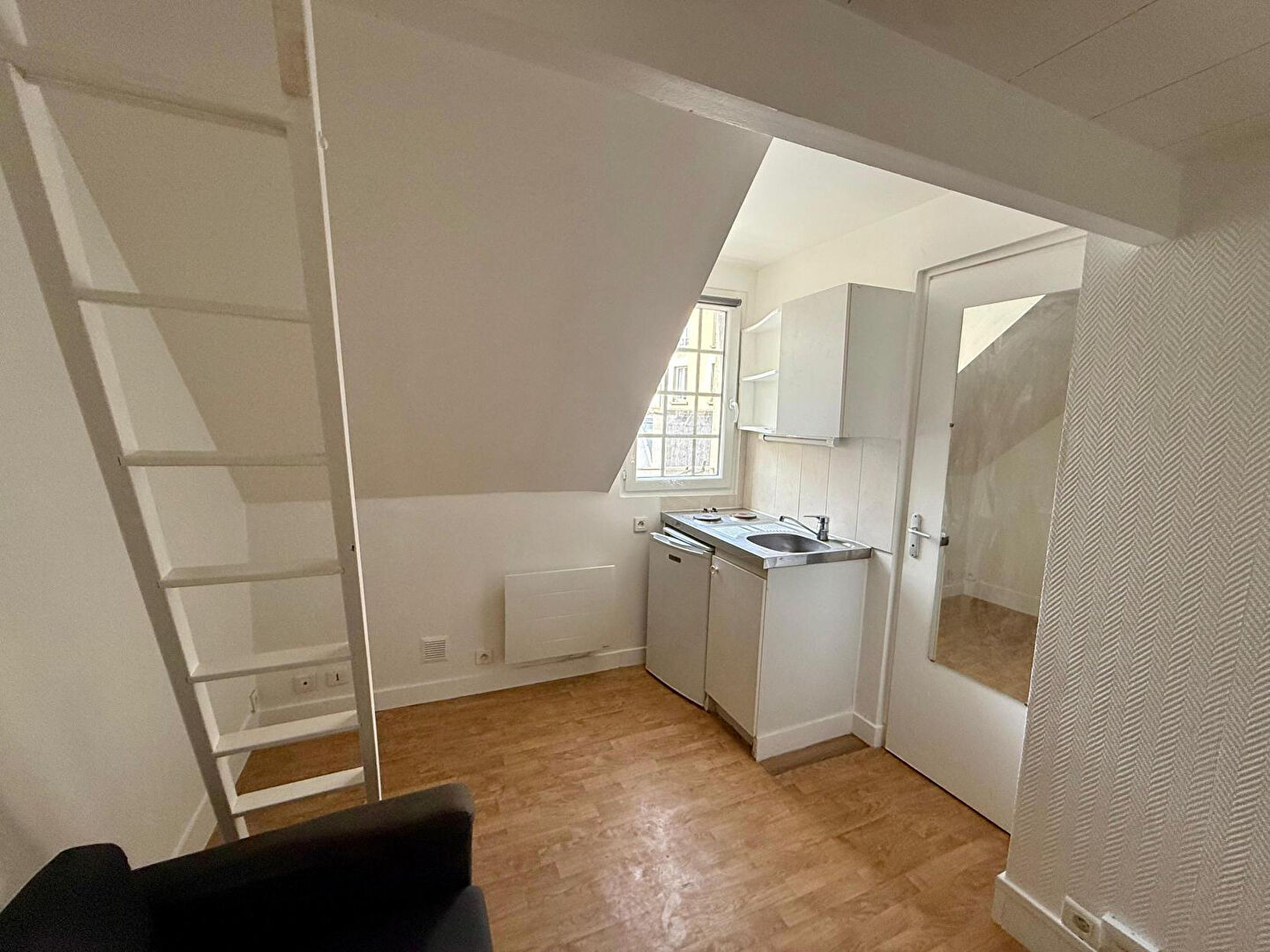Appartement 25m² – 
PARIS