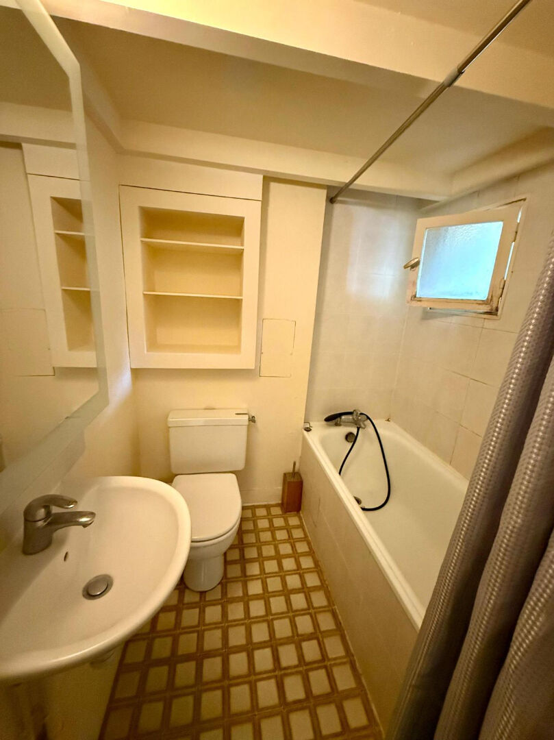 Appartement 25m² – 
PARIS