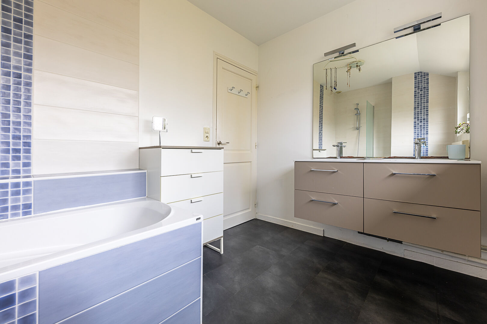 Maison 263m² – 
AVRILLE