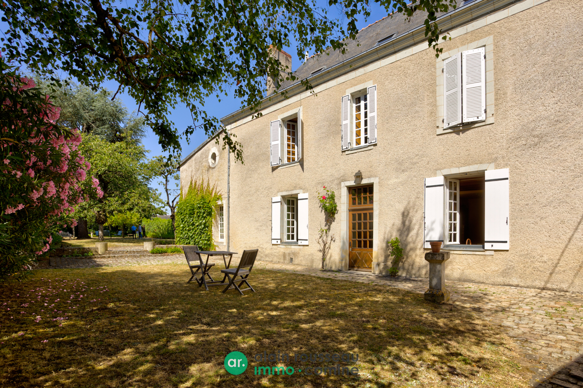 Maison 321.27m² – 
ANGERS