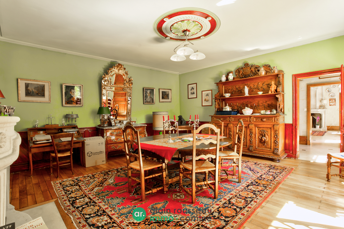 Maison 321.27m² – 
ANGERS