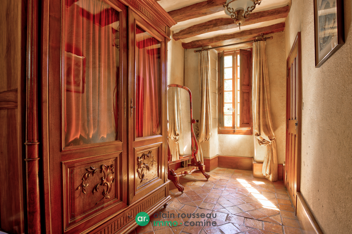 Maison 321.27m² – 
ANGERS