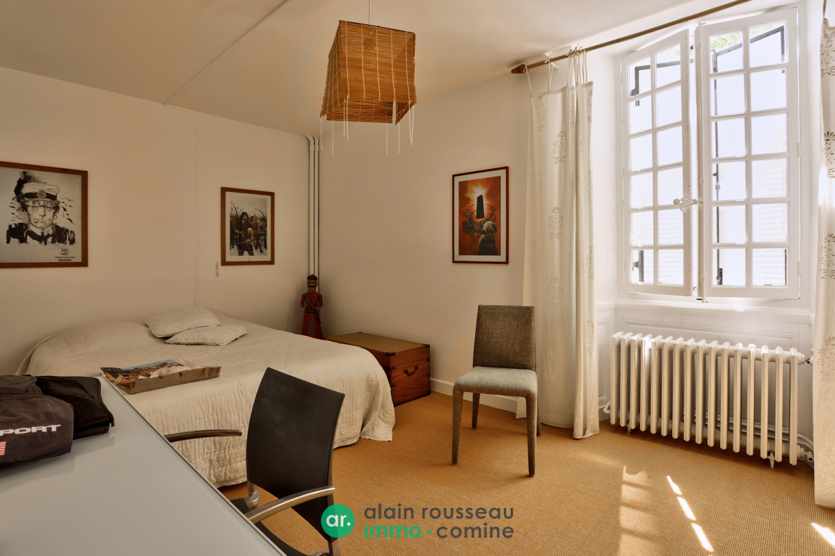 Maison 321.27m² – 
ANGERS