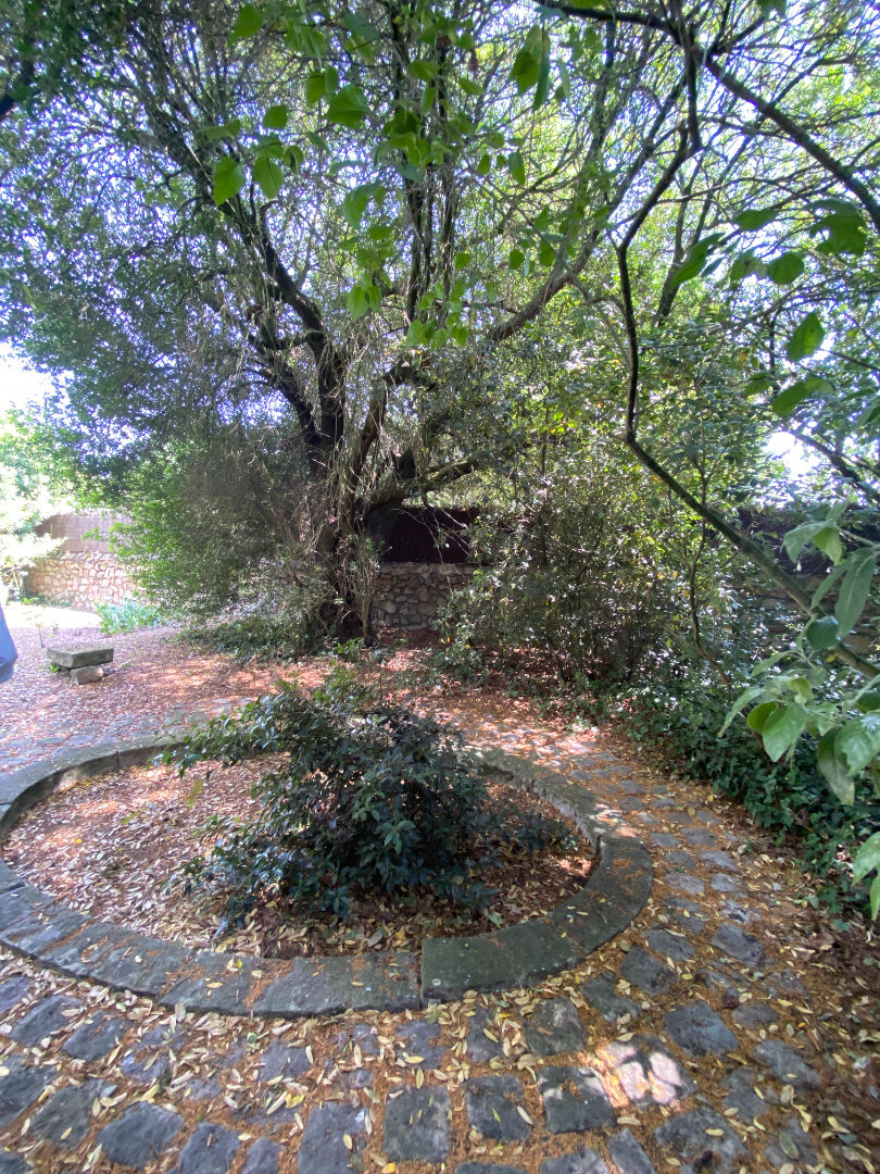 Terrain 607m² – 
TIERCE