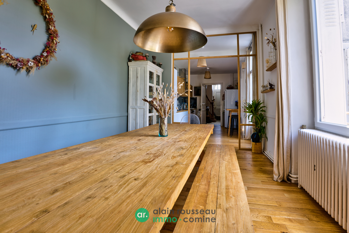 Maison 223m² –
ANGERS Maison 223m² –
ANGERS