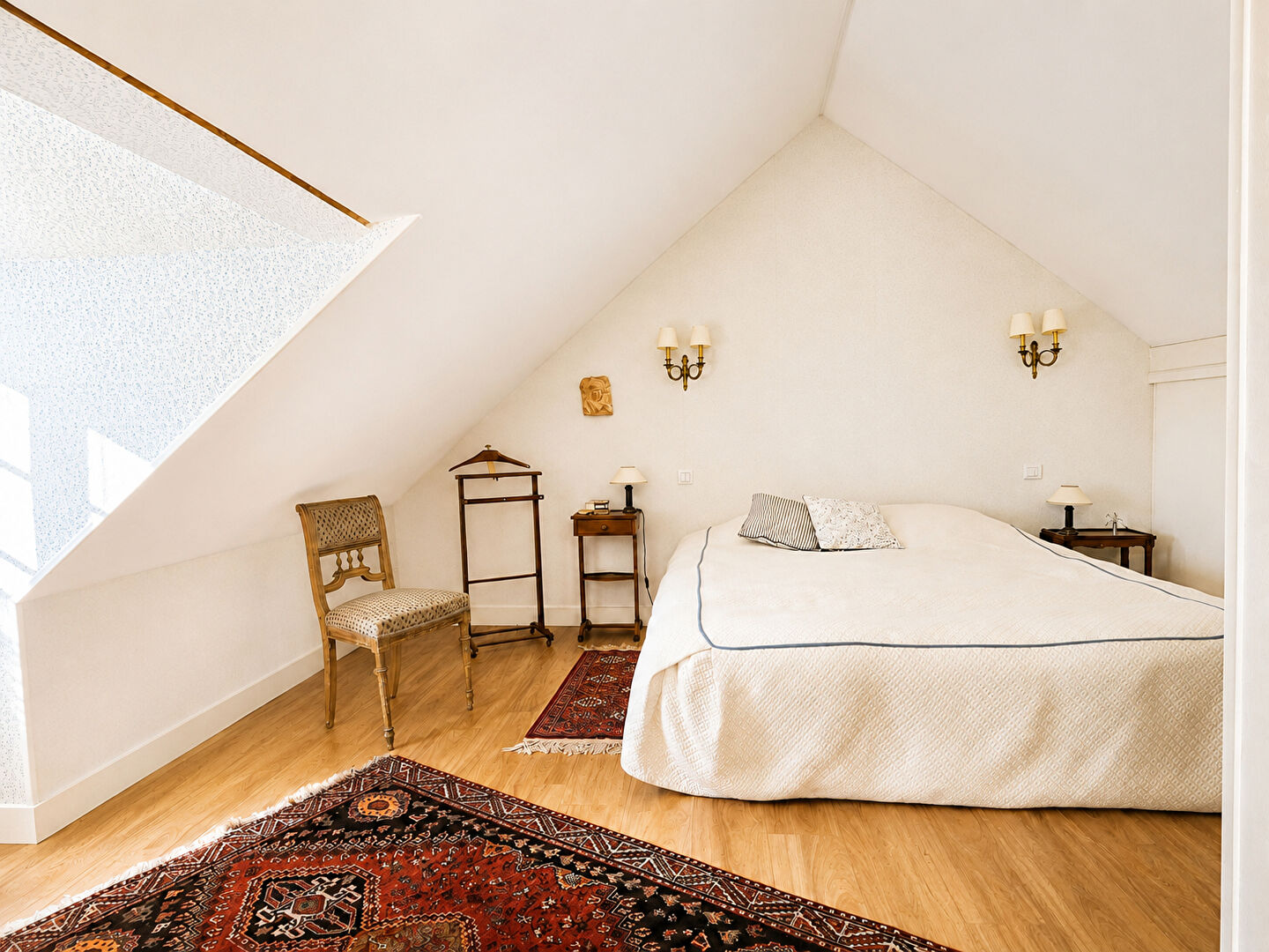 Maison 192m² –
BLAISON SAINT SULPICE Maison 192m² –
BLAISON SAINT SULPICE