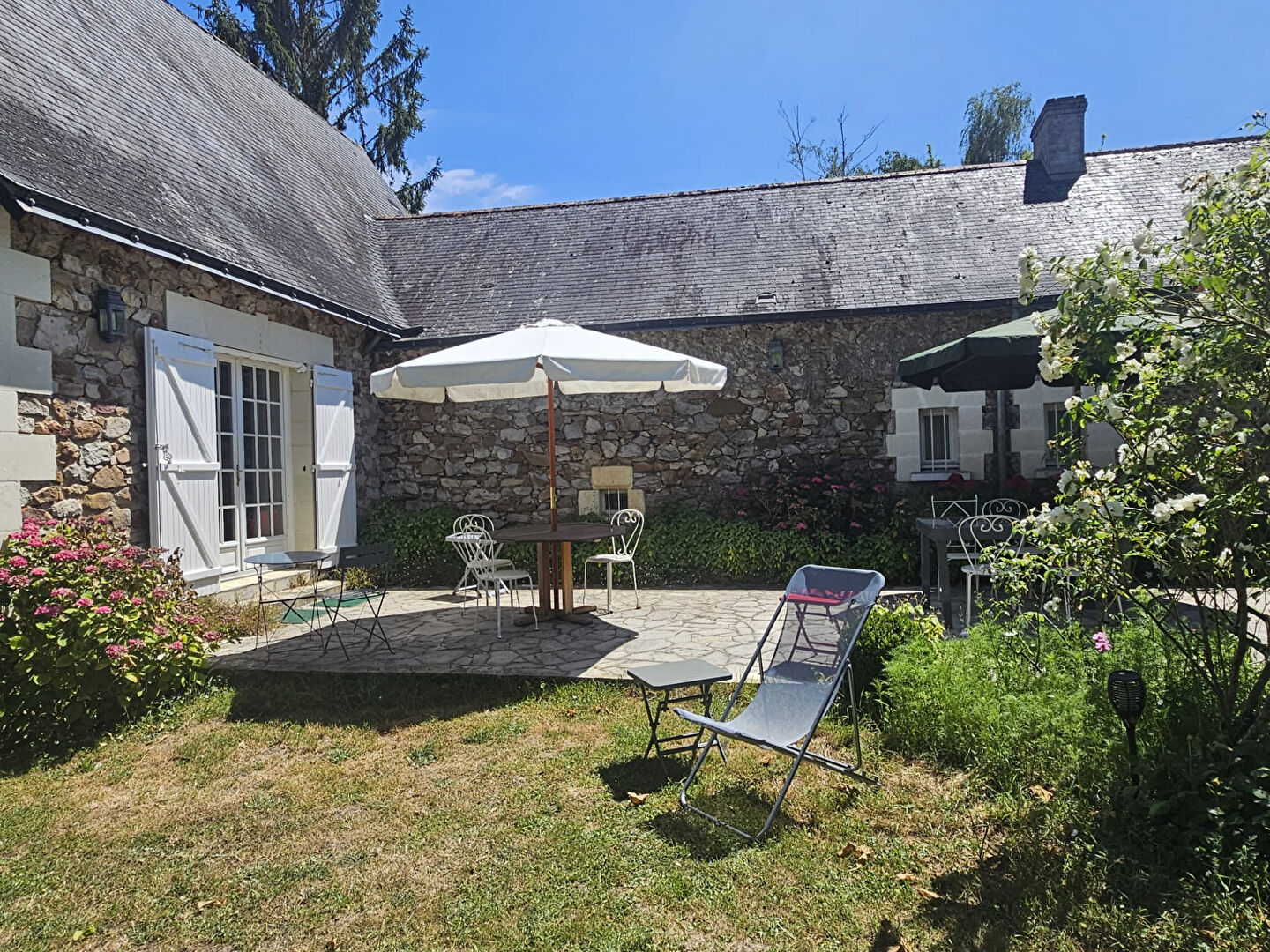 Maison 192m² –
BLAISON SAINT SULPICE Maison 192m² –
BLAISON SAINT SULPICE