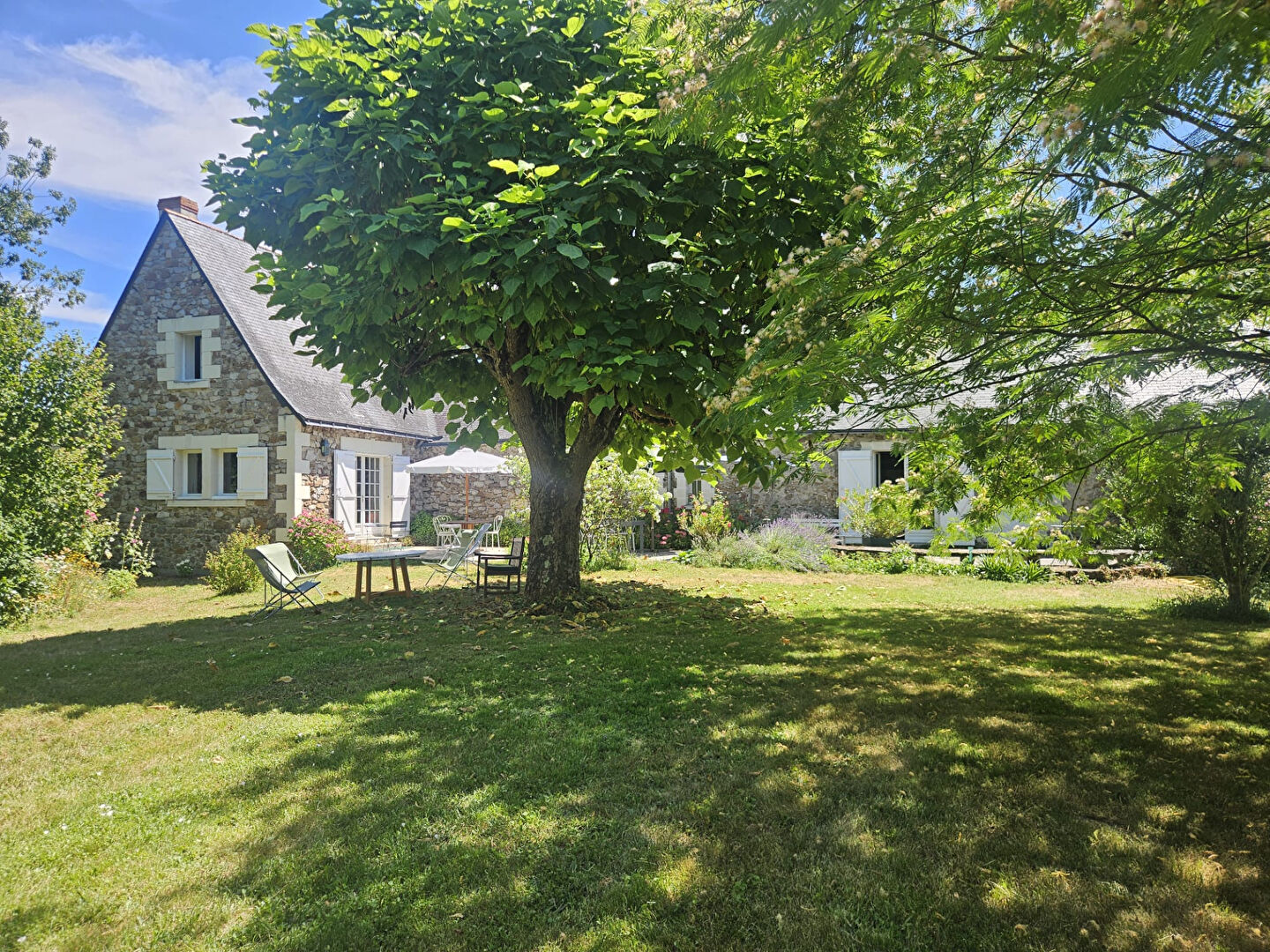 Maison 192m² –
BLAISON SAINT SULPICE Maison 192m² –
BLAISON SAINT SULPICE