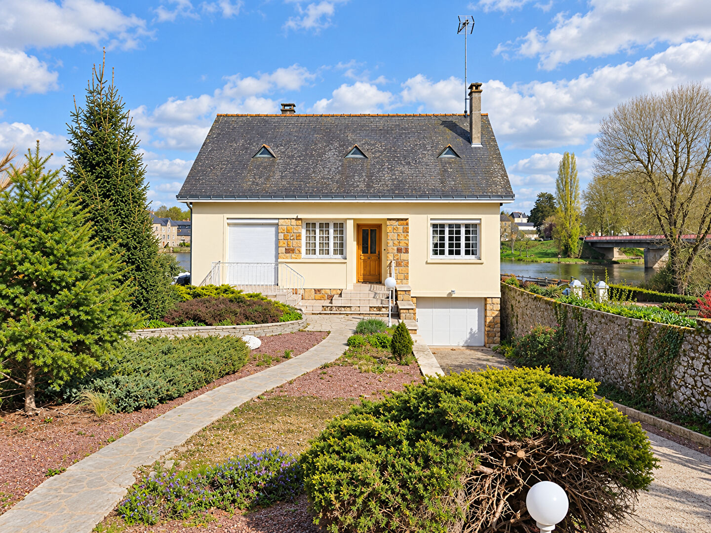 Maison 124m² –
GREZ NEUVILLE Maison 124m² –
GREZ NEUVILLE