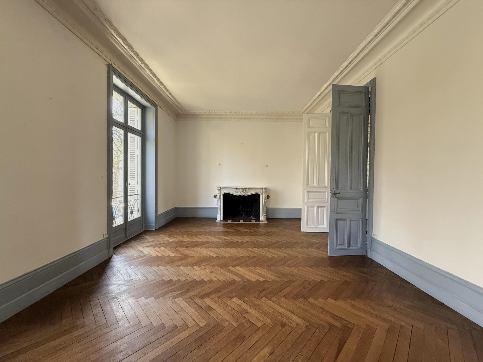 Maison 315.82m² – ANGERS